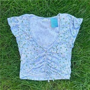 Aritzia Sun-Deh Floral Light Blue Ruched Cropped Tee Shirt Top